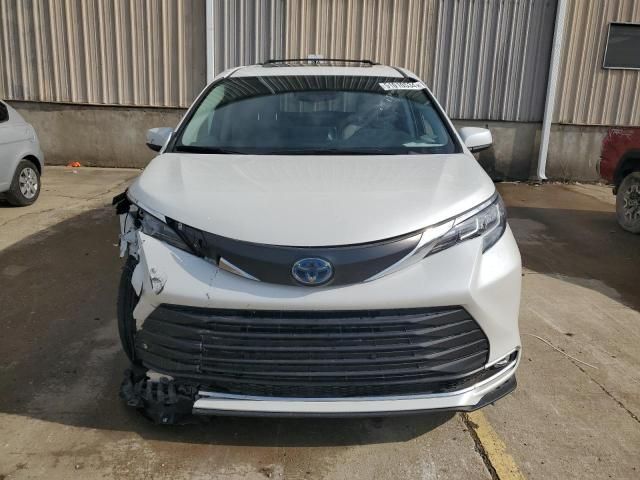 2023 Toyota Sienna XLE