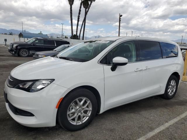 2022 Chrysler Voyager LX