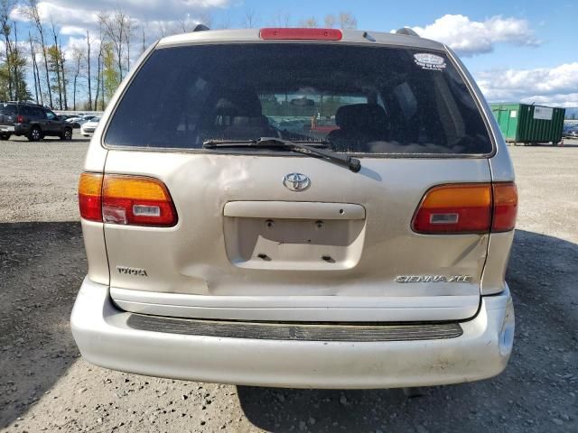 2000 Toyota Sienna LE