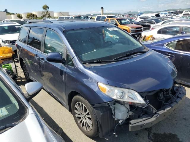 2018 Toyota Sienna XLE