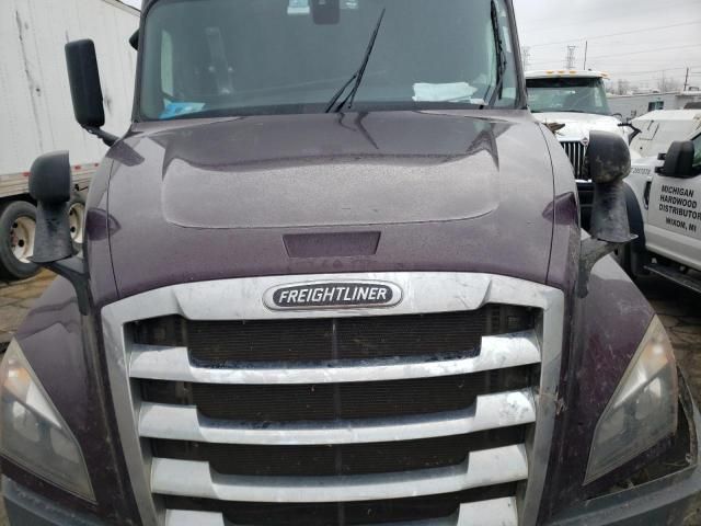 2019 Freightliner Cascadia 126