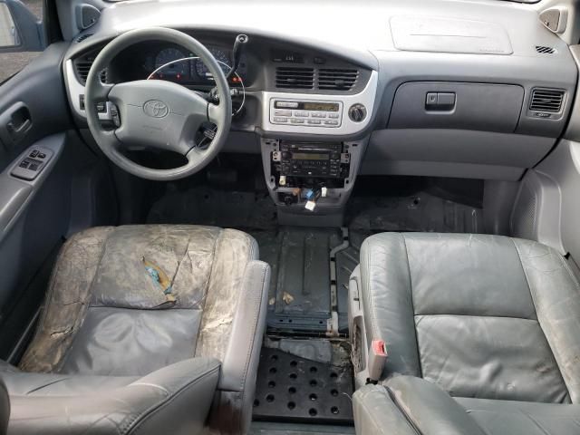 2001 Toyota Sienna LE