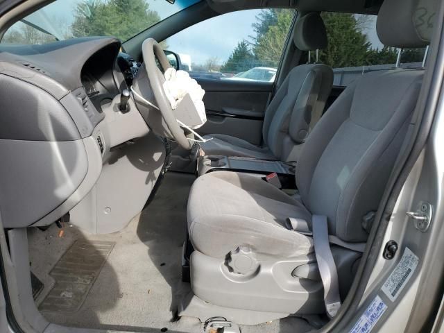 2004 Toyota Sienna CE