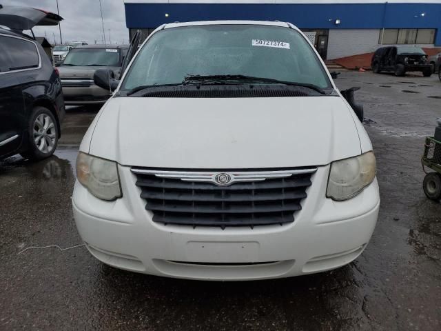 2007 Chrysler Town & Country LX