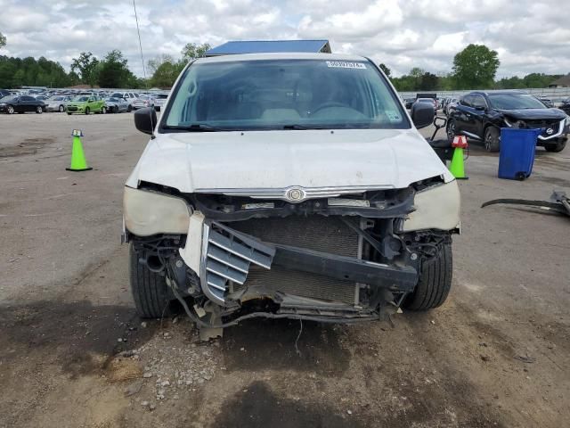 2010 Chrysler Town & Country LX