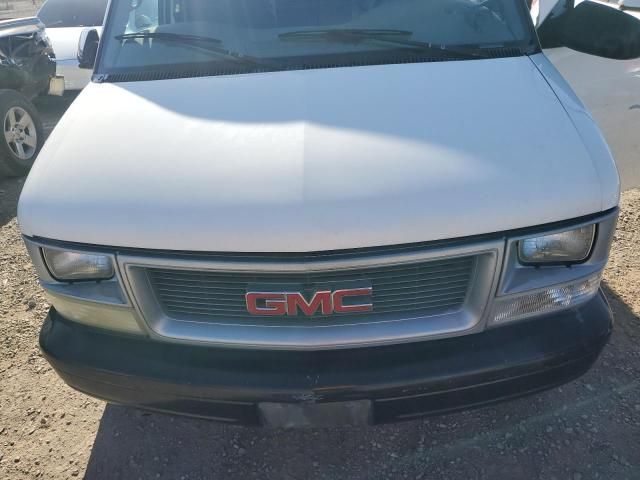 2004 GMC Safari XT