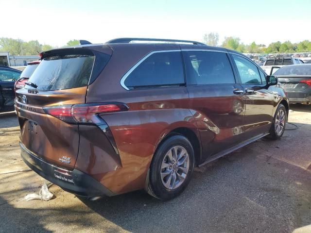 2022 Toyota Sienna XLE