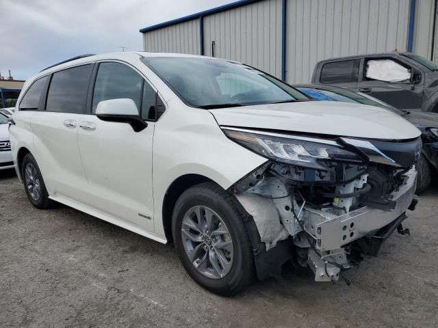 2021 Toyota Sienna XLE