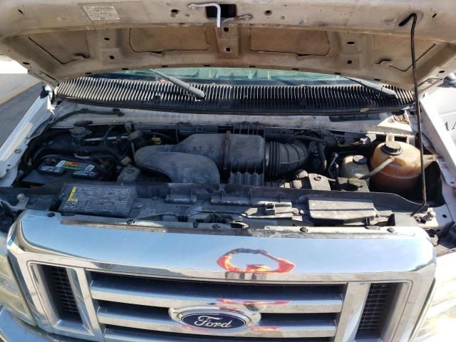 2009 Ford Econoline E350 Super Duty Cutaway Van