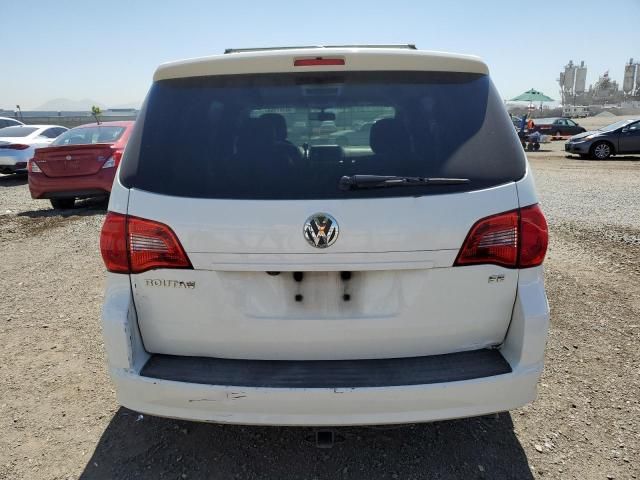 2011 Volkswagen Routan SE