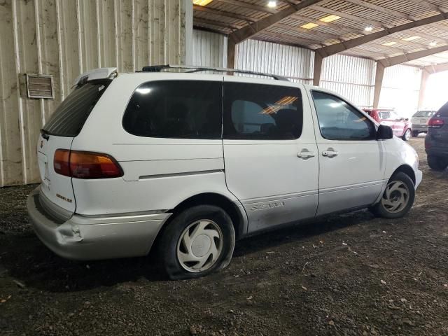 2000 Toyota Sienna LE