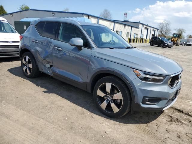 2021 Volvo XC40 T5 Momentum