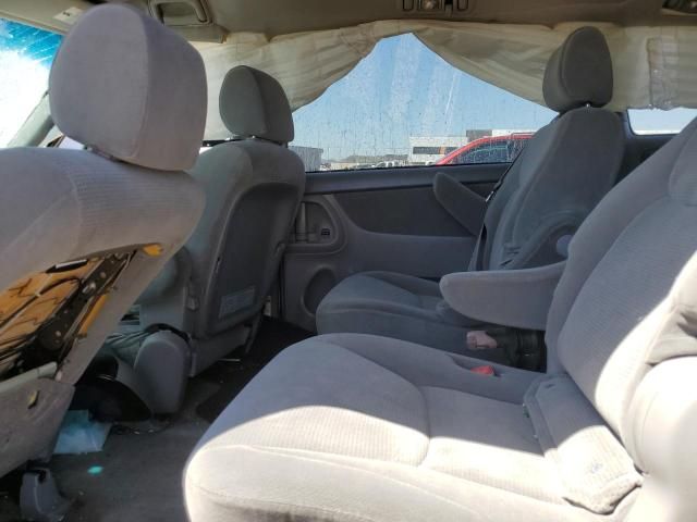 2005 Toyota Sienna CE