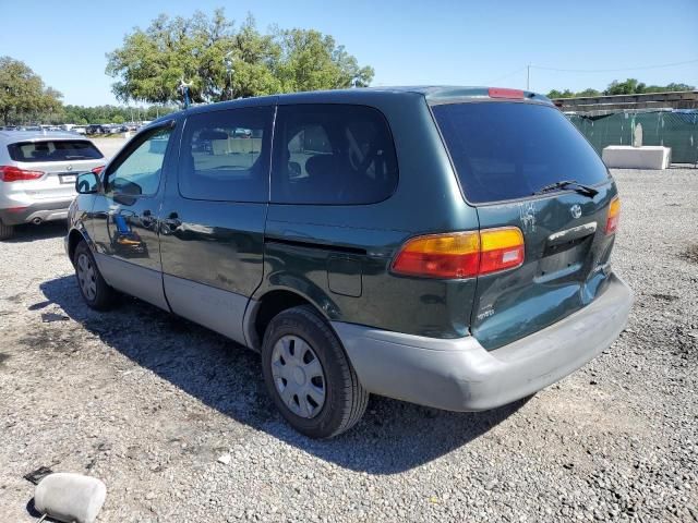 2000 Toyota Sienna CE