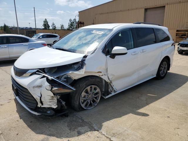 2021 Toyota Sienna LE