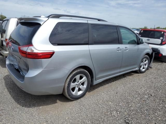 2019 Toyota Sienna LE