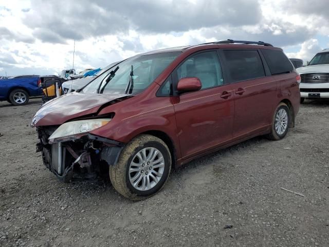 2013 Toyota Sienna XLE