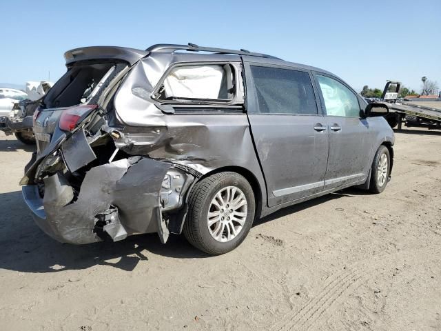 2017 Toyota Sienna XLE