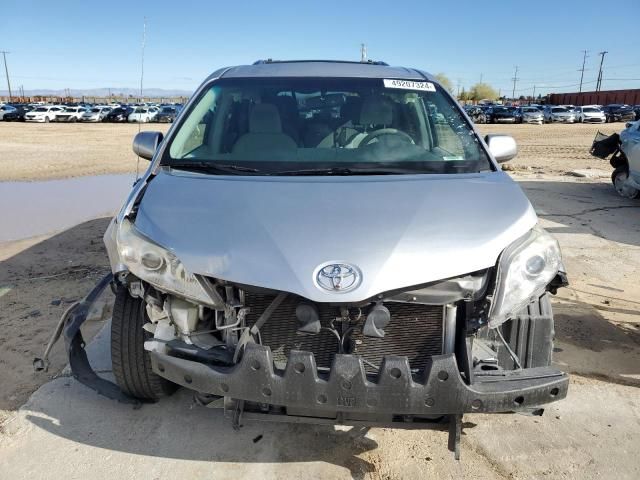 2014 Toyota Sienna LE