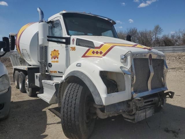 2018 Kenworth Construction T880