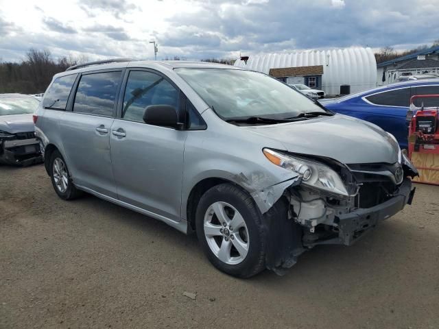 2018 Toyota Sienna LE