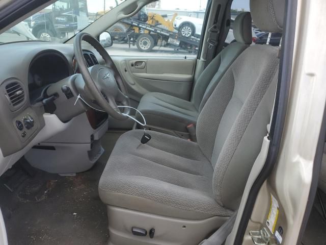 2005 Chrysler Town & Country LX