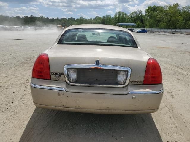 2005 Lincoln Town Car Signature