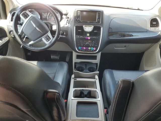 2013 Chrysler Town & Country Touring L