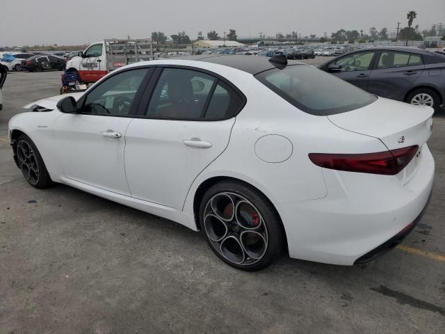 2022 Alfa Romeo Giulia Super