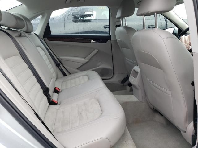 2012 Volkswagen Passat SEL