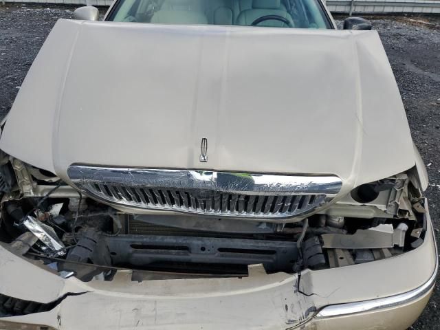 2005 Lincoln Town Car Signature Limited