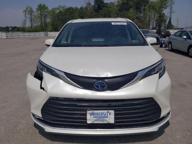 2022 Toyota Sienna XLE