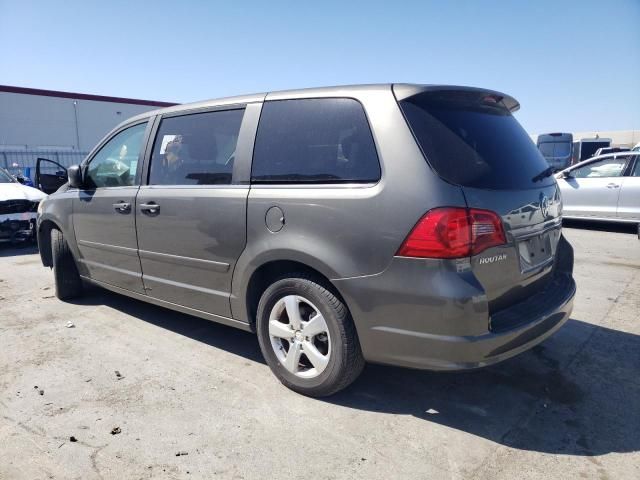 2010 Volkswagen Routan SE