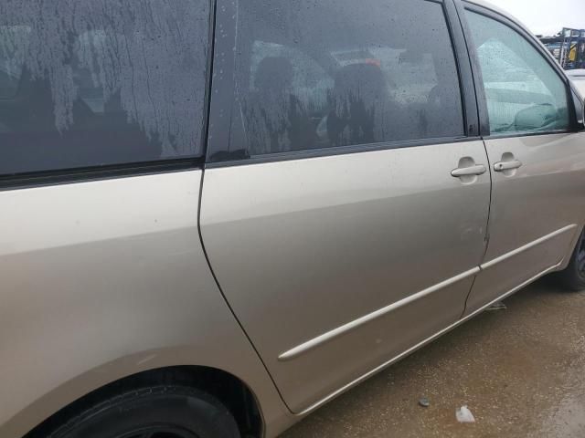 2005 Toyota Sienna XLE