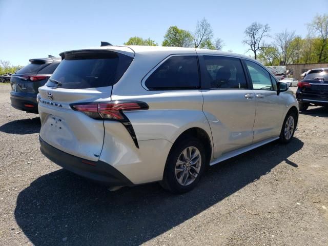 2022 Toyota Sienna LE