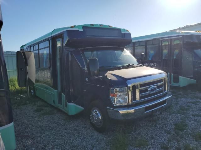 2016 Ford Econoline E450 Super Duty Cutaway Van