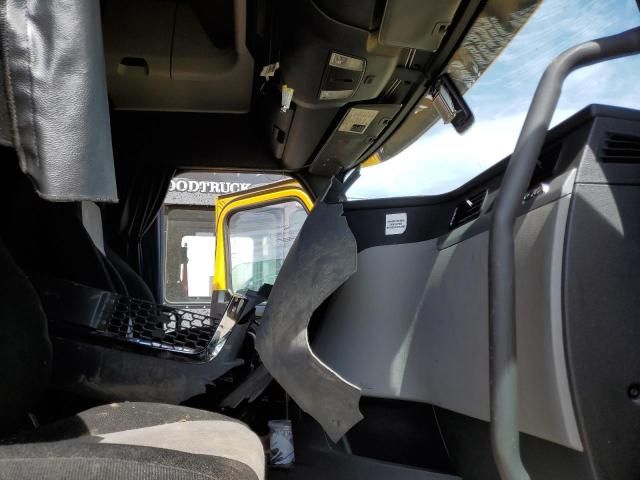 2019 Freightliner Cascadia 126