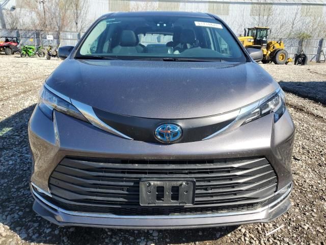 2021 Toyota Sienna XLE