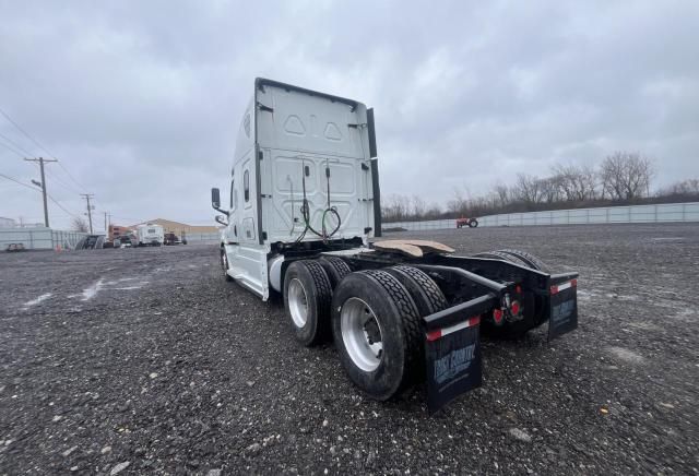 2019 Freightliner Cascadia 126