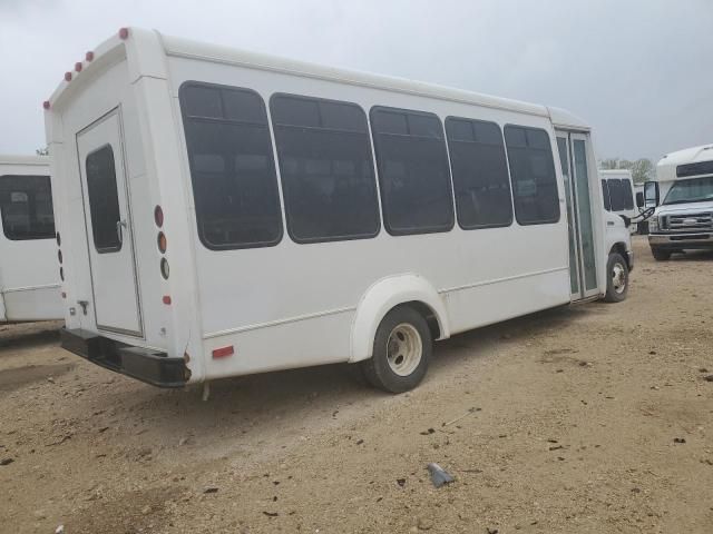 2016 Ford Econoline E450 Super Duty Cutaway Van