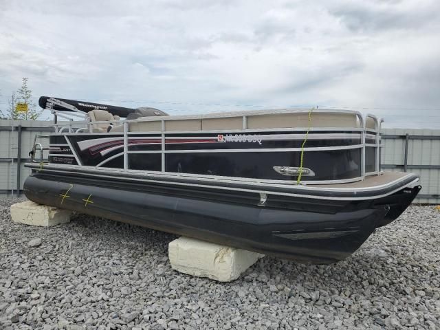 2019 Land Rover Boat