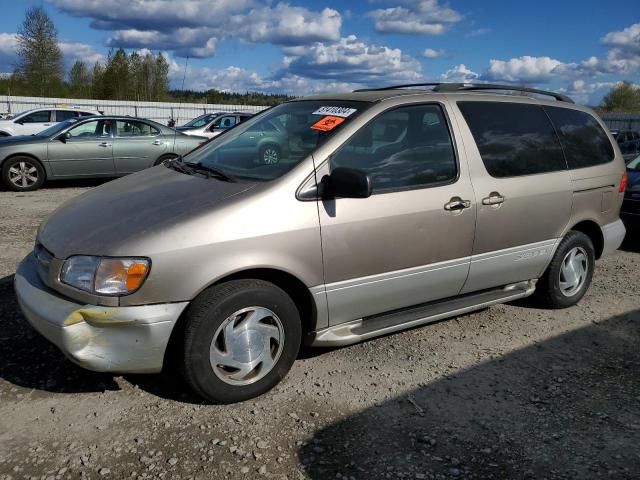 2000 Toyota Sienna LE