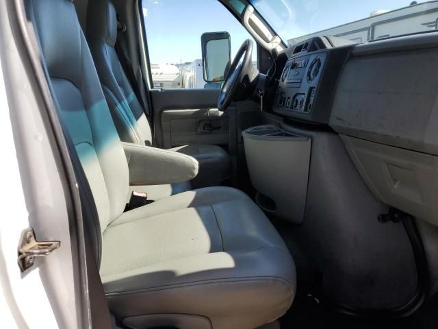 2009 Ford Econoline E450 Super Duty Cutaway Van