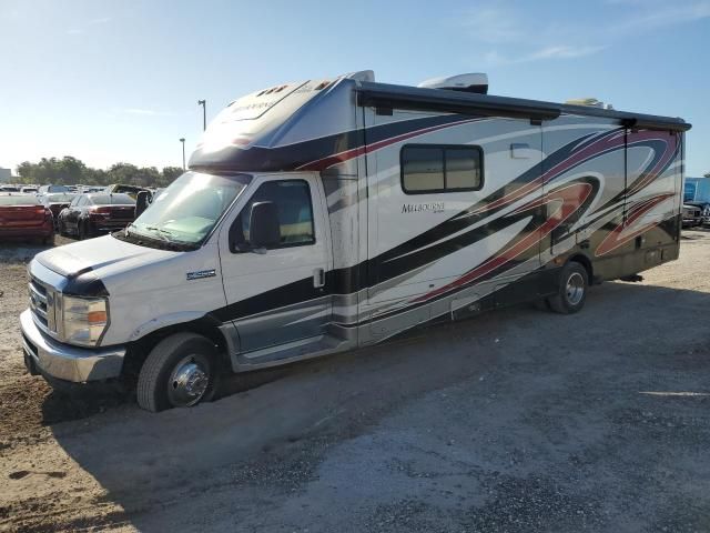 2013 Ford Econoline E450 Super Duty Cutaway Van