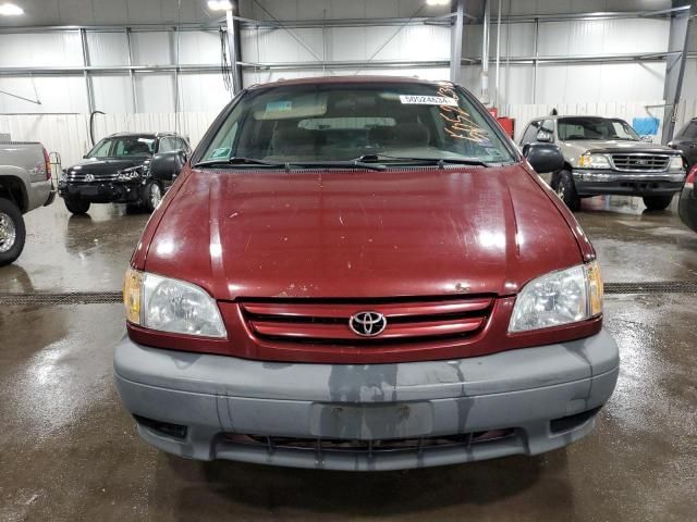 2001 Toyota Sienna LE