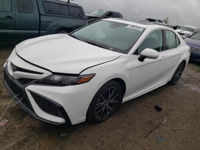 2022 Toyota Camry SE