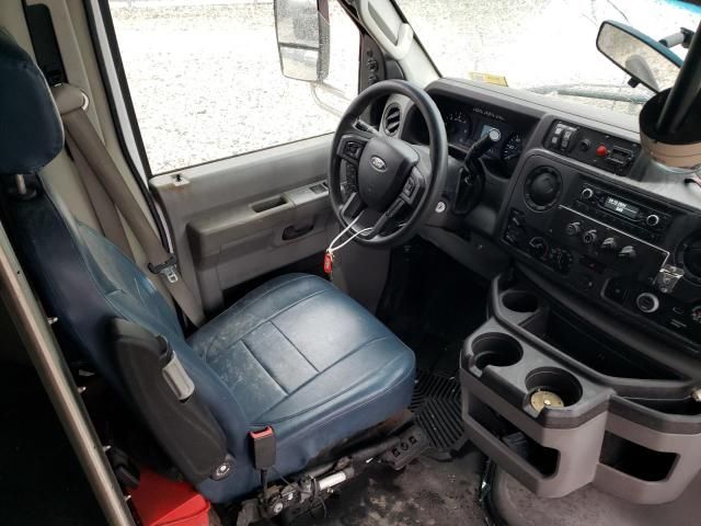 2021 Ford Econoline E450 Super Duty Cutaway Van