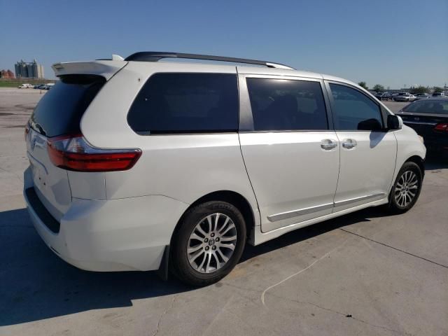 2020 Toyota Sienna XLE