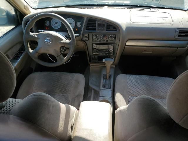 2004 Nissan Pathfinder LE