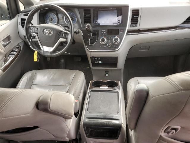 2017 Toyota Sienna XLE